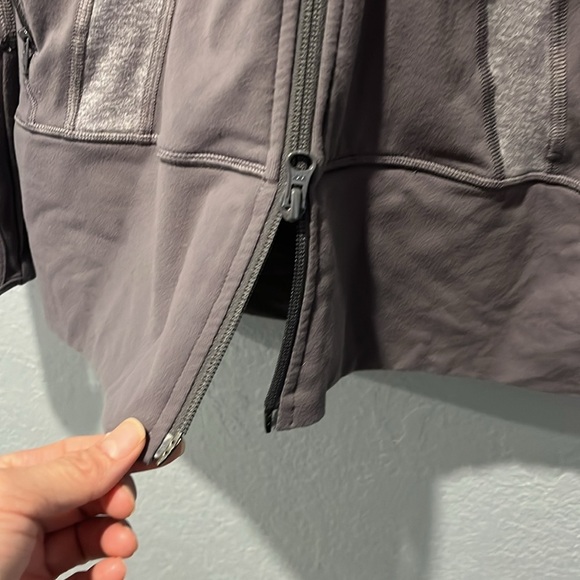Lululemon In Stride Jacket in Magnum - Picture 3 of 8